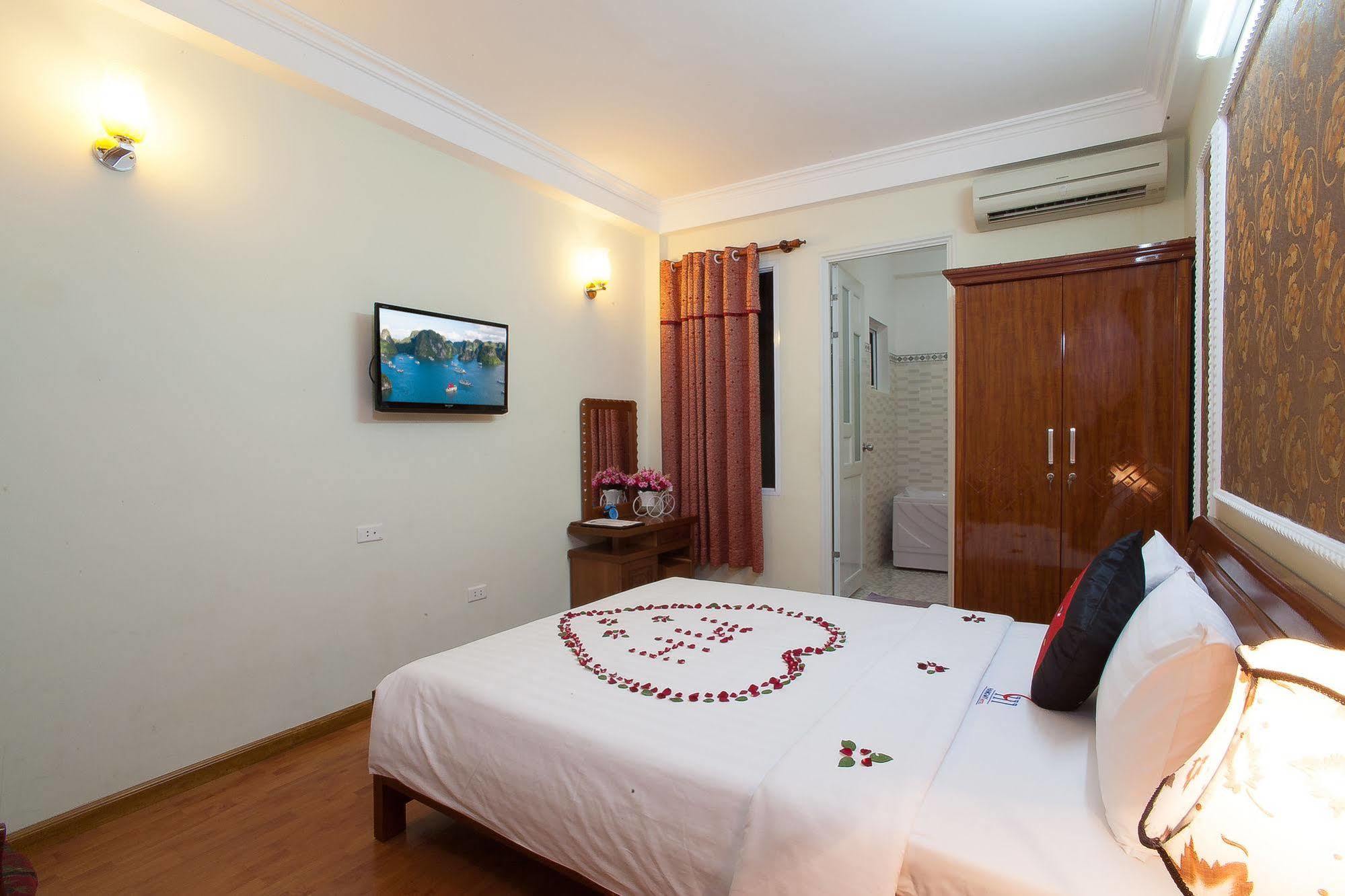 Delica Premium Hotel Hanoi Bagian luar foto
