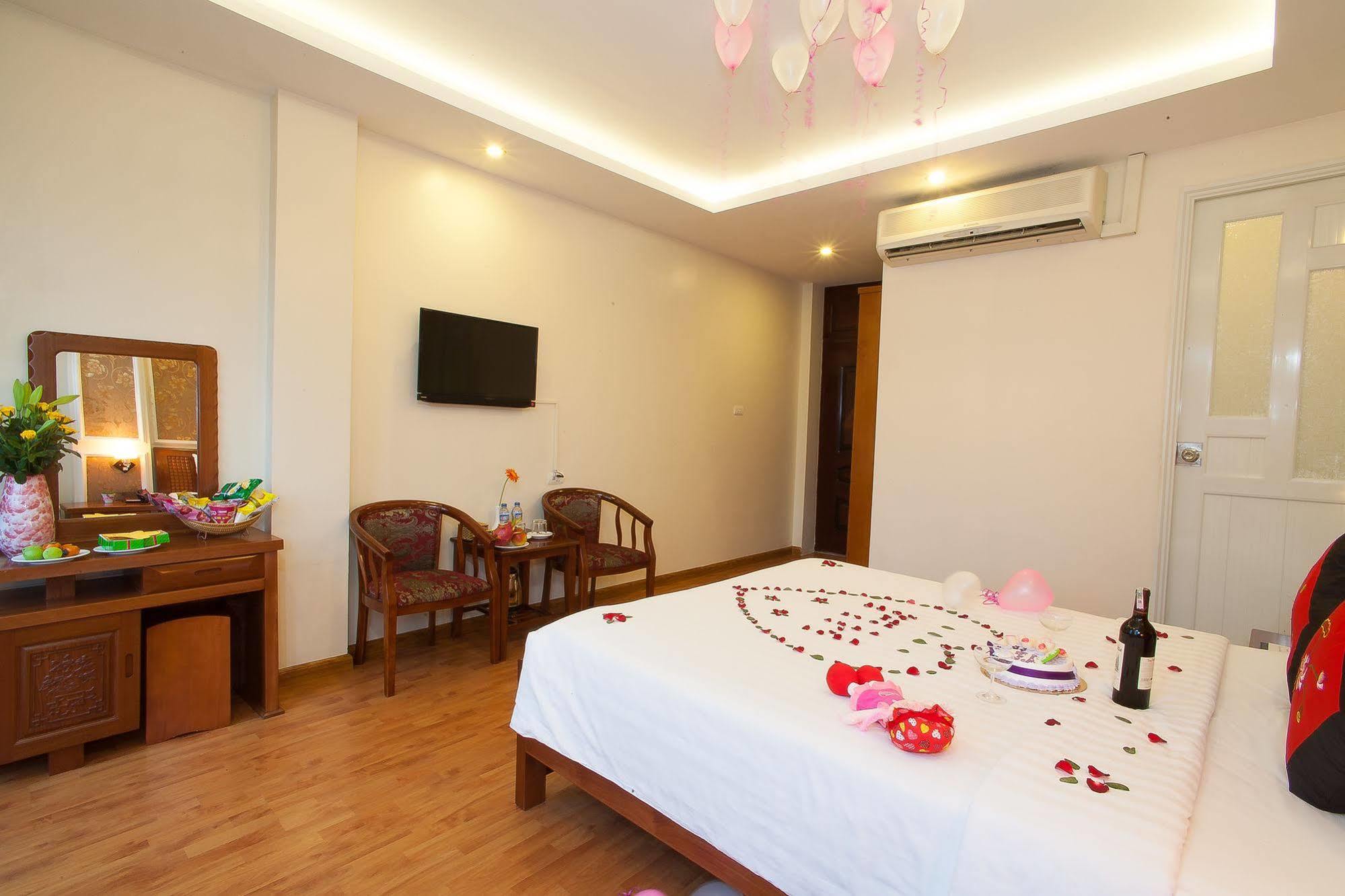 Delica Premium Hotel Hanoi Bagian luar foto